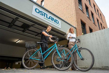 Azubis mit dem Fahrrad